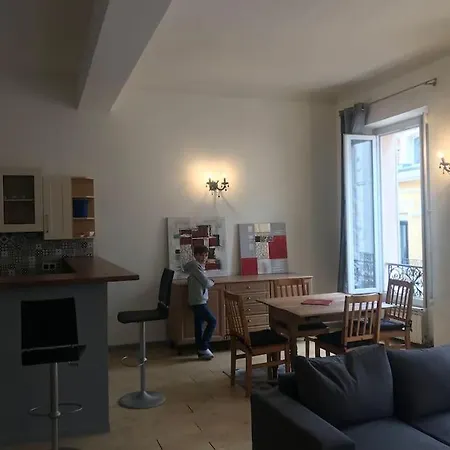 Apartment Vue Mer, Carre D'or ,150 M Plages. *